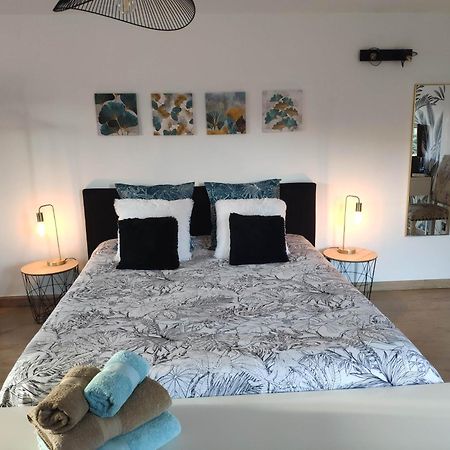 La Tourelle Suite Cosy Entre Vignoble Aixois Et Luberon Le Puy-Sainte-Reparade Luaran gambar