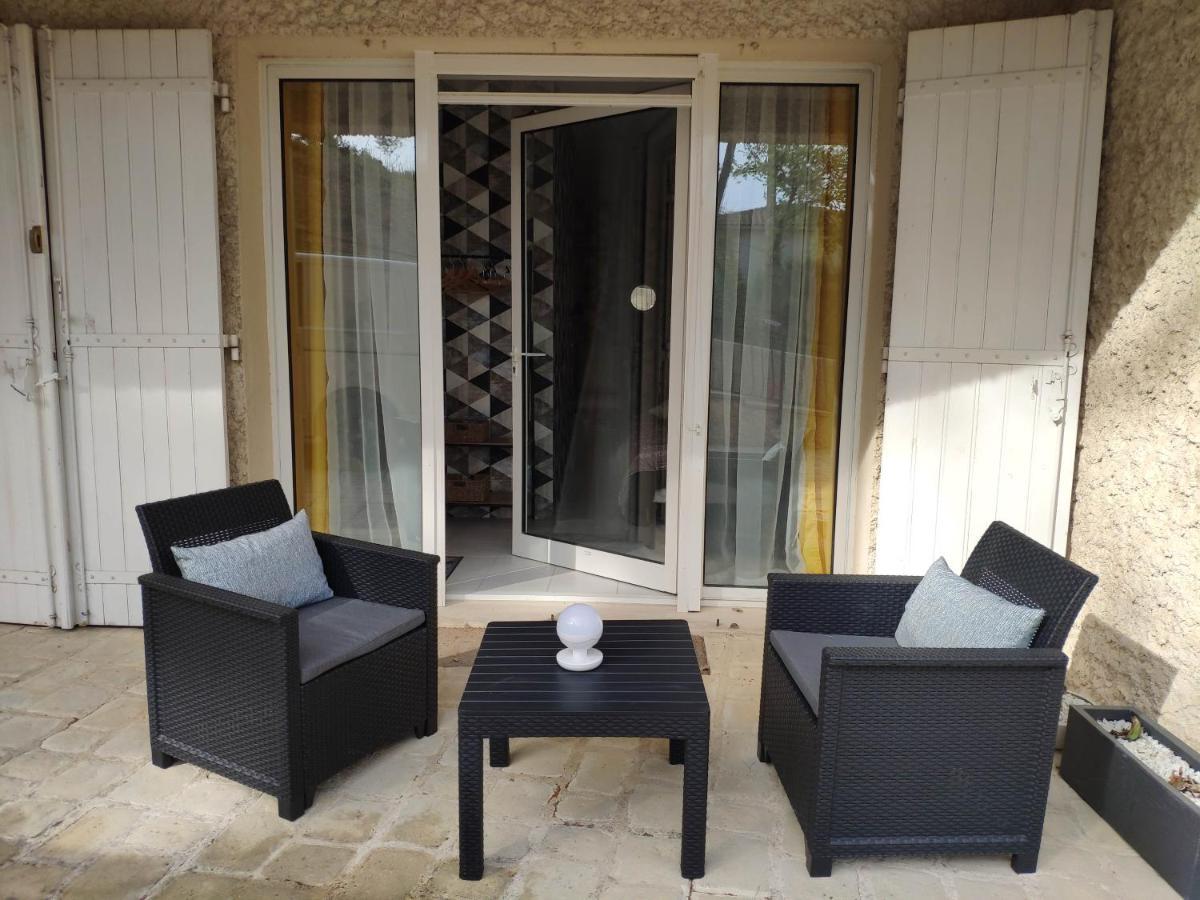 La Tourelle Suite Cosy Entre Vignoble Aixois Et Luberon Le Puy-Sainte-Reparade Luaran gambar