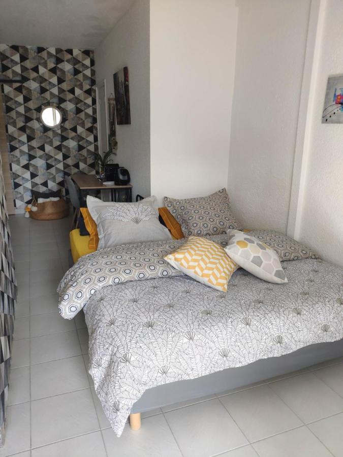La Tourelle Suite Cosy Entre Vignoble Aixois Et Luberon Le Puy-Sainte-Reparade Luaran gambar