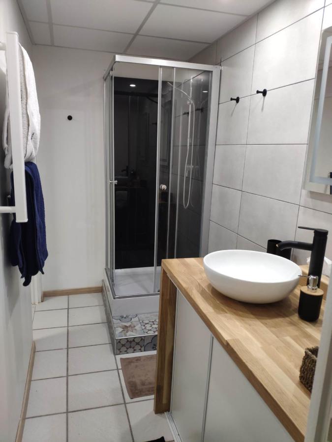La Tourelle Suite Cosy Entre Vignoble Aixois Et Luberon Le Puy-Sainte-Reparade Luaran gambar