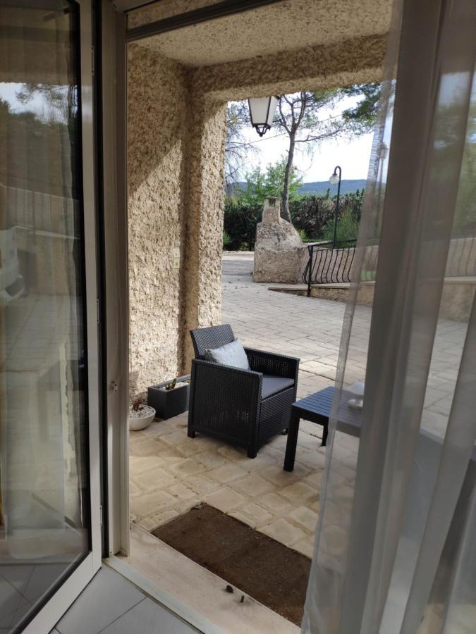 La Tourelle Suite Cosy Entre Vignoble Aixois Et Luberon Le Puy-Sainte-Reparade Luaran gambar