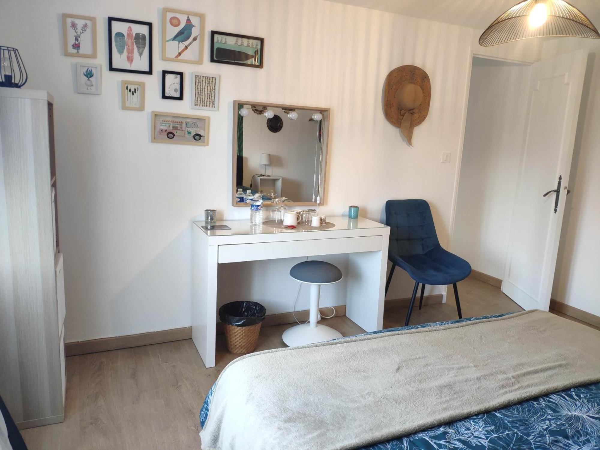 La Tourelle Suite Cosy Entre Vignoble Aixois Et Luberon Le Puy-Sainte-Reparade Luaran gambar