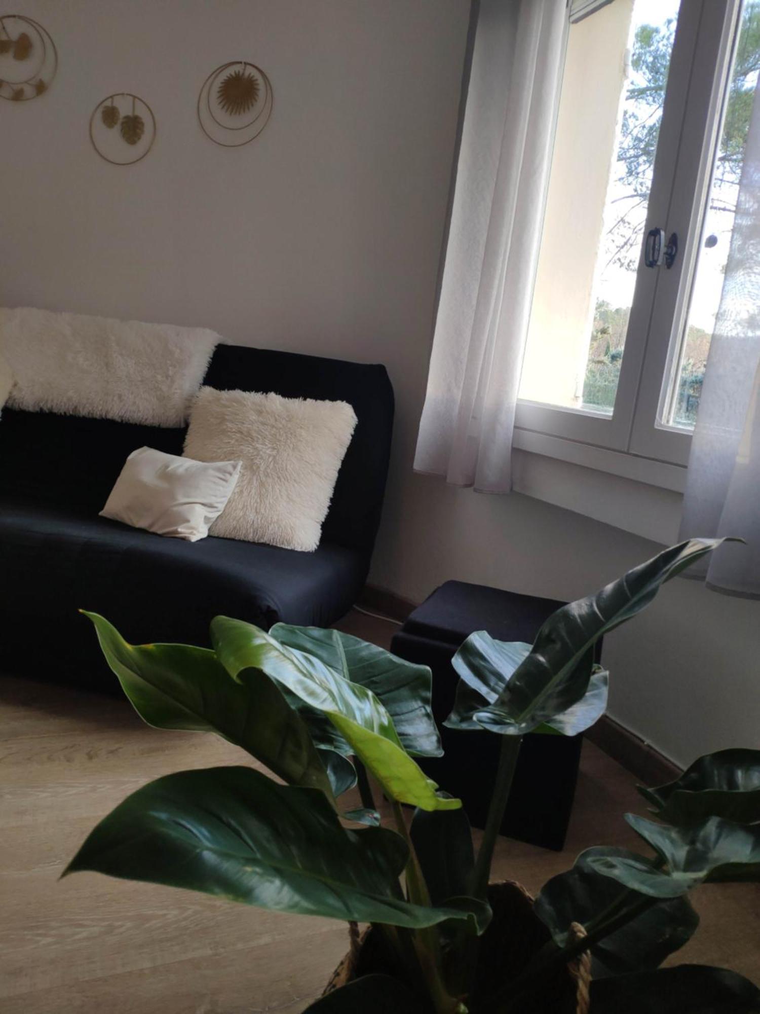La Tourelle Suite Cosy Entre Vignoble Aixois Et Luberon Le Puy-Sainte-Reparade Luaran gambar