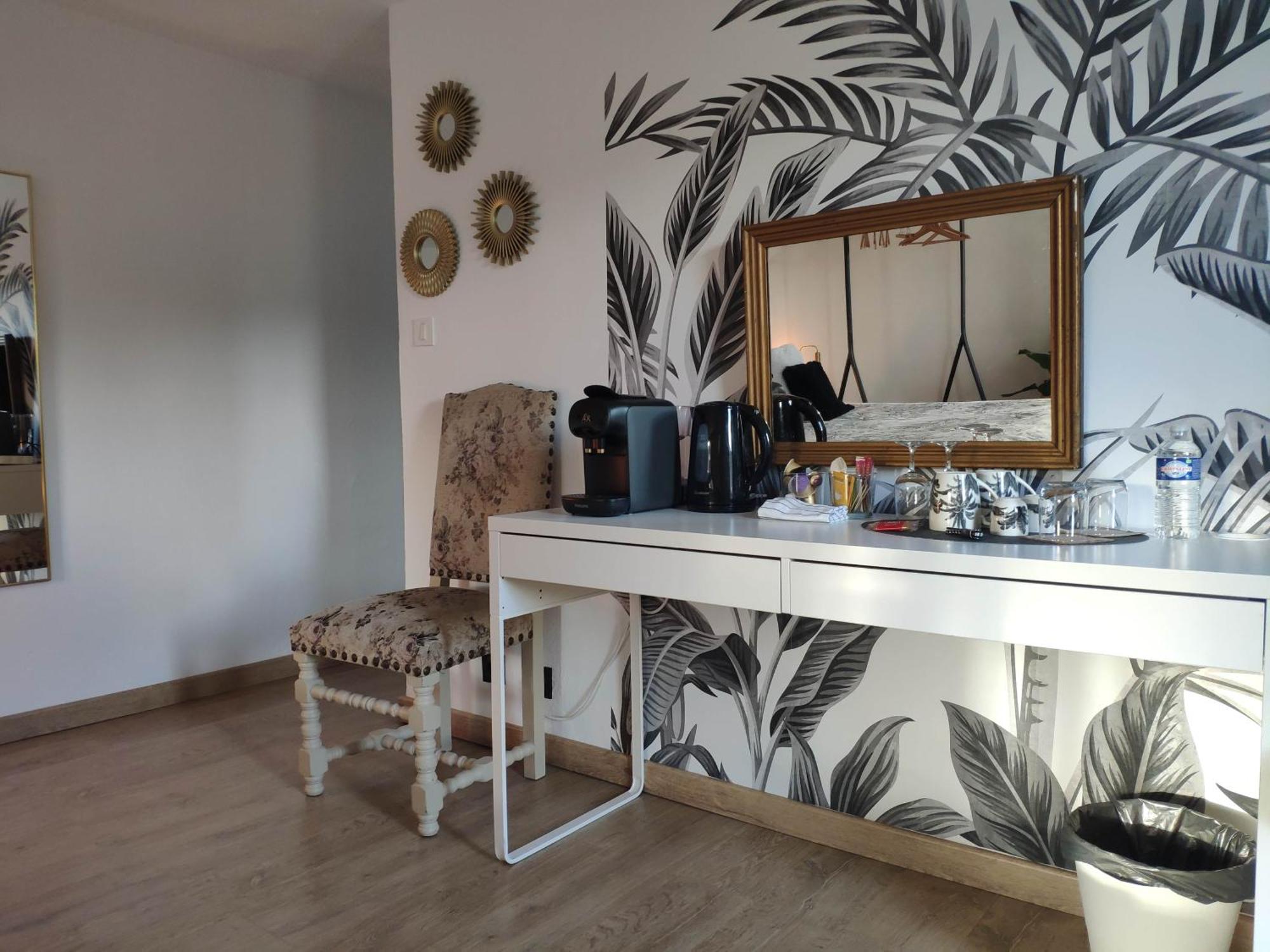 La Tourelle Suite Cosy Entre Vignoble Aixois Et Luberon Le Puy-Sainte-Reparade Luaran gambar