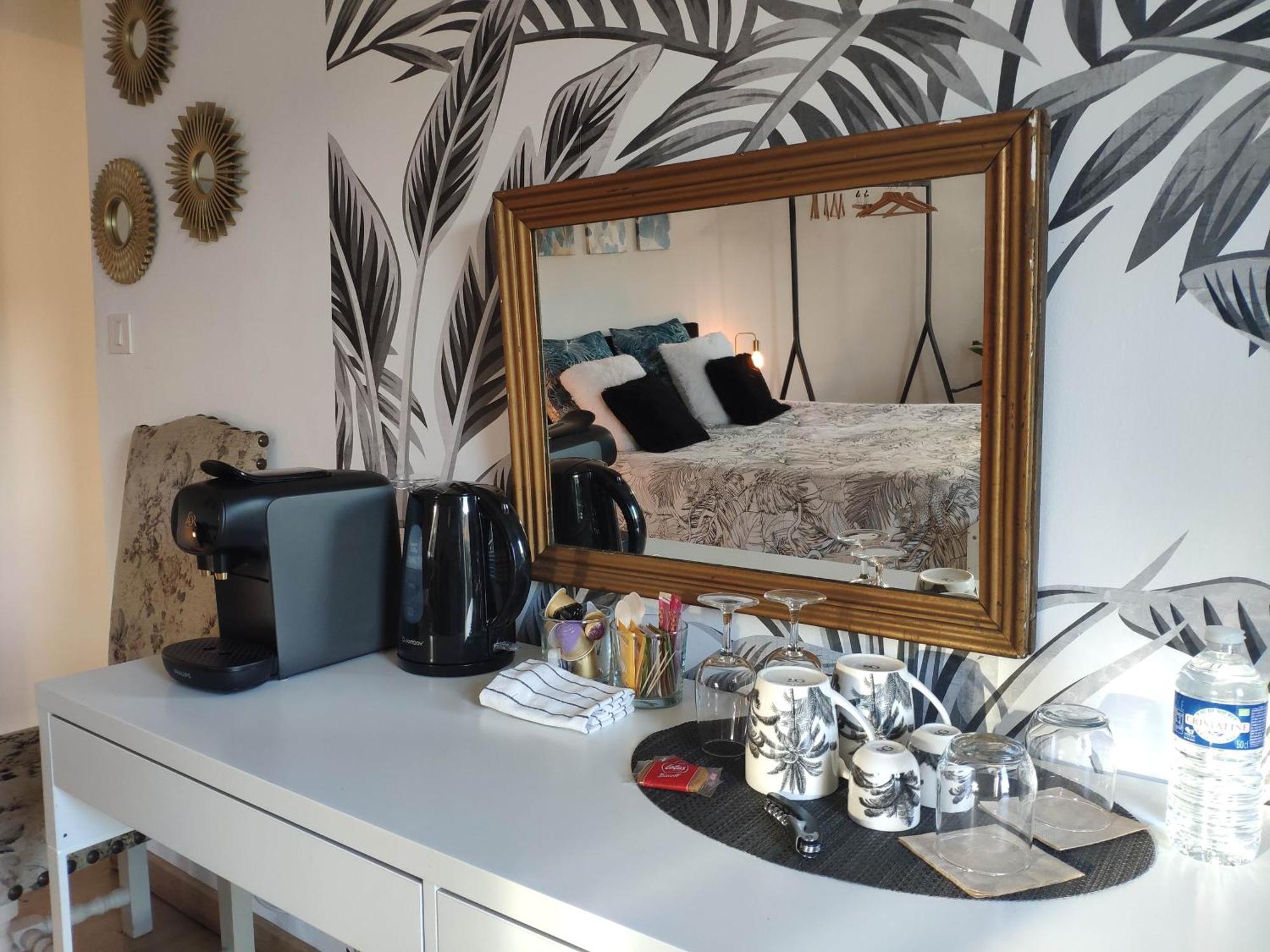 La Tourelle Suite Cosy Entre Vignoble Aixois Et Luberon Le Puy-Sainte-Reparade Luaran gambar