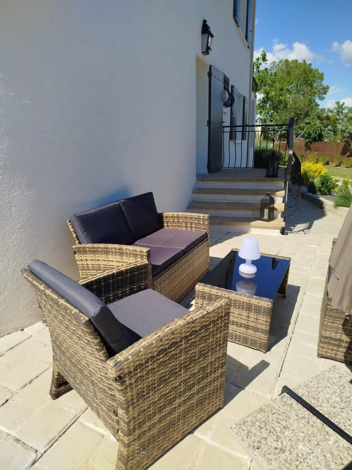La Tourelle Suite Cosy Entre Vignoble Aixois Et Luberon Le Puy-Sainte-Reparade Luaran gambar